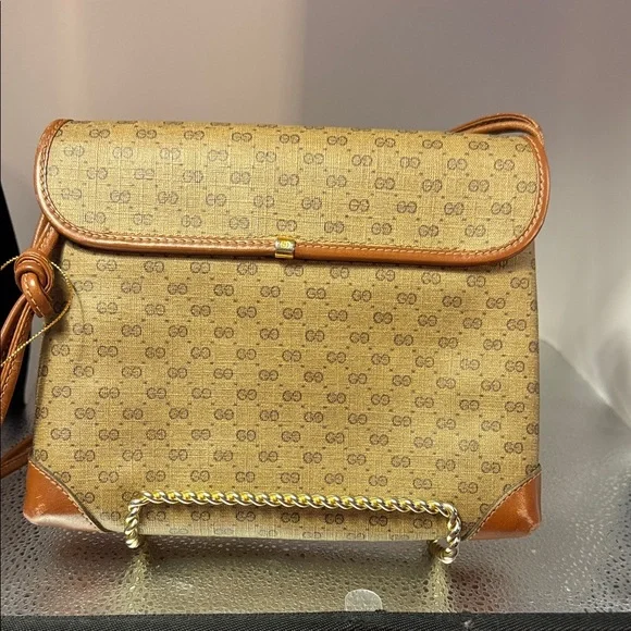 Gucci Classic Brown and Tan Shoulder Bag - Picture 2 of 15